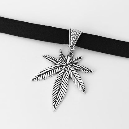 New Minimalist Small Maple Leaf Pendant Necklace